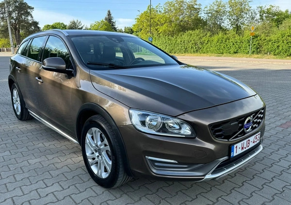 Volvo V60 Cross Country cena 55900 przebieg: 225000, rok produkcji 2015 z Puławy małe 742